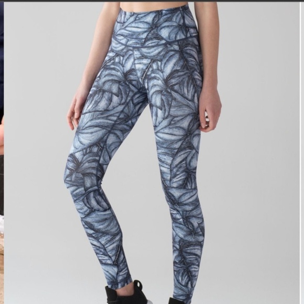 Lululemon Jungle Alpine White Blue Leaves Wunder Under Nulux High Rise Leggings